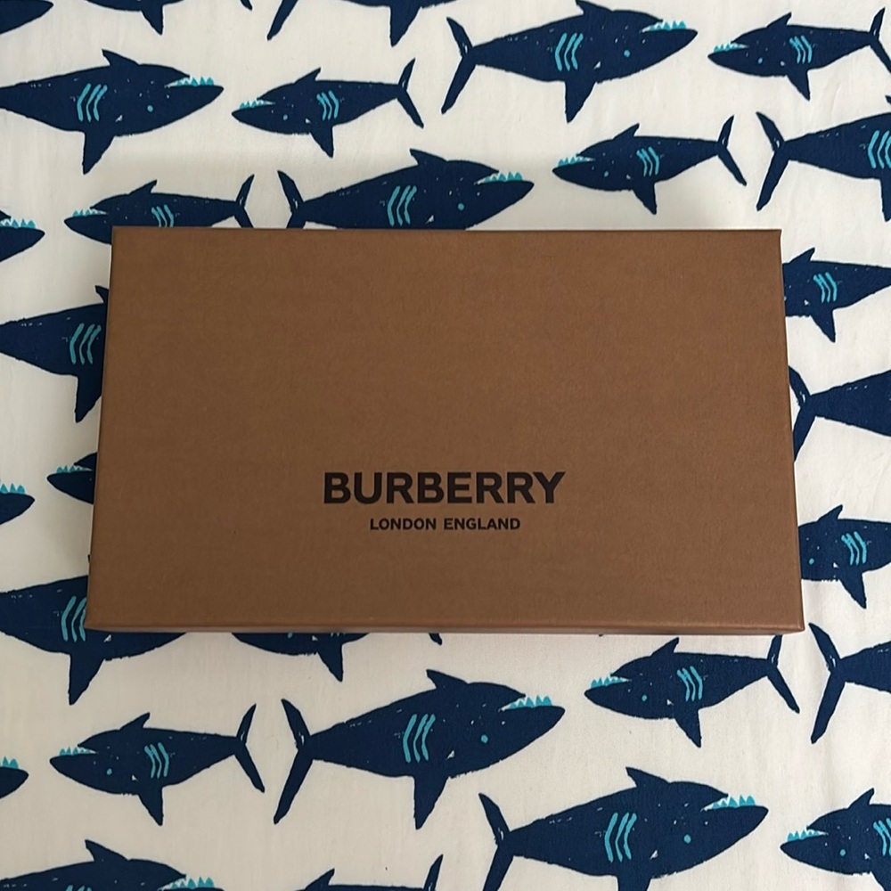 Burberry skinny scarf - Picture 3 of 3